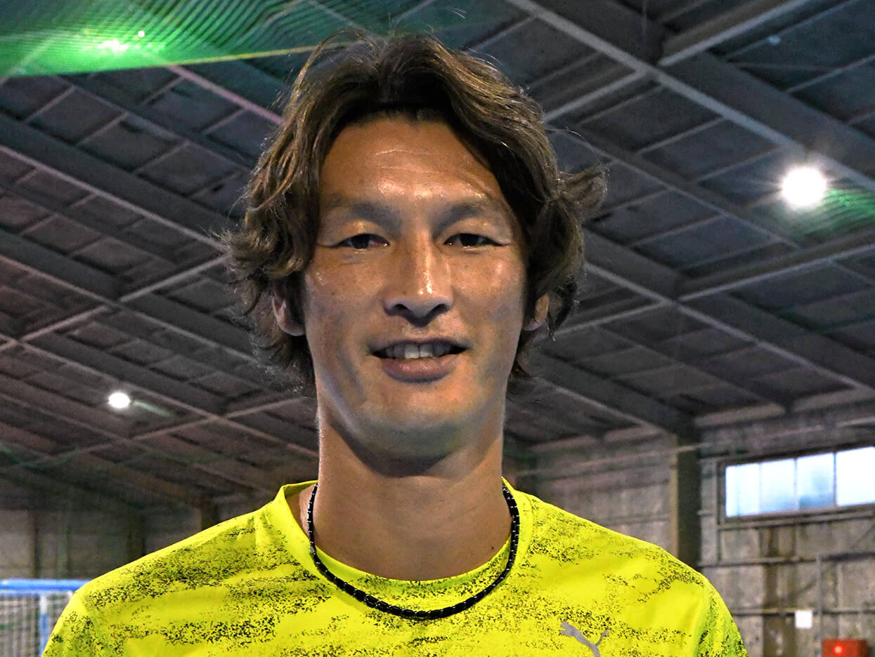 元サッカー日本代表 巻誠一郎選手 不思議と空中でのバランスや体調がとってもいいですね コアフォース 公式 Coreforce